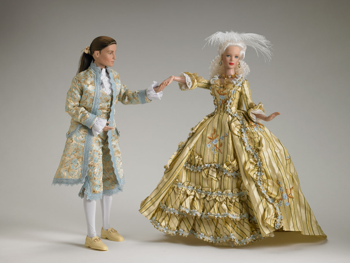 Версаль одежда. Кукла Тоннер Антуанетта. Куклы в исторических платьях. Куклы в исторических костюмах.